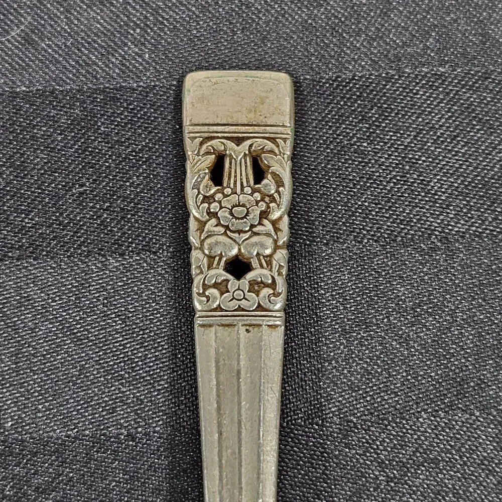 Vintage Oneida Community‎ Plate Silverplate 4 Teaspoons Coronation Pattern
